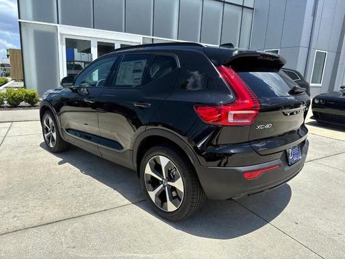 2026 Volvo XC40 B4 Plus