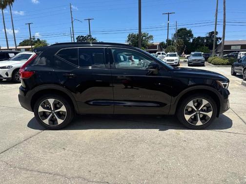 2026 Volvo XC40 B4 Plus