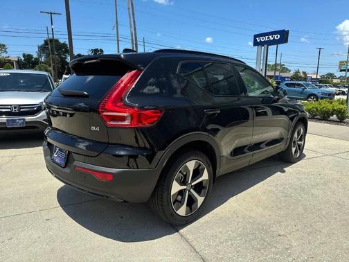 2026 Volvo XC40 B4 Plus