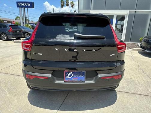 2026 Volvo XC40 B4 Plus