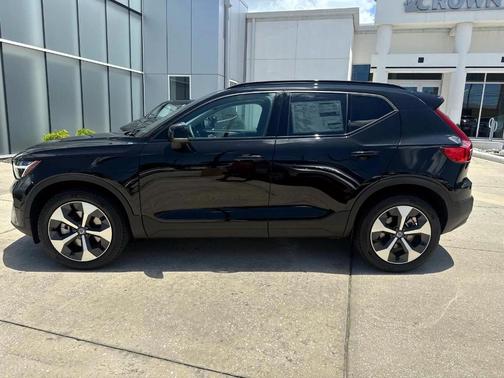 2026 Volvo XC40 B4 Plus