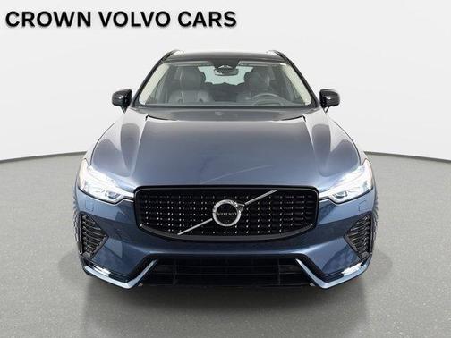 2023 Volvo XC60 B5 Ultimate Dark Theme