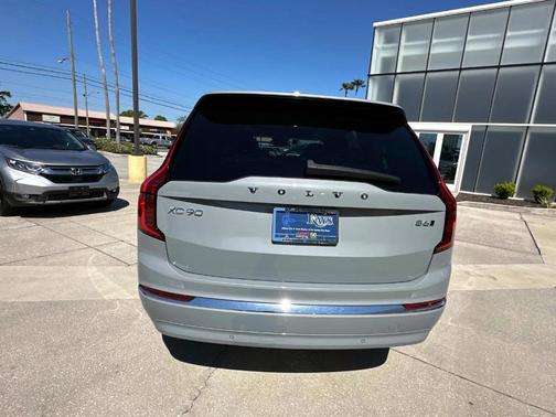 2025 Volvo XC90 B6 Core
