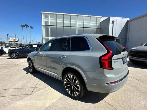 2025 Volvo XC90 B6 Core