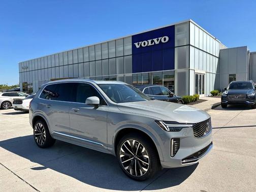 2025 Volvo XC90 B6 Core