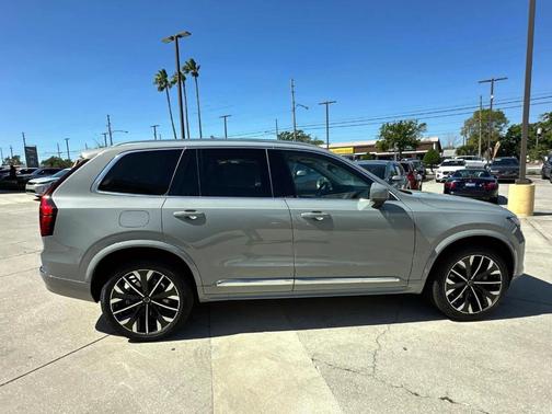 2025 Volvo XC90 B6 Core