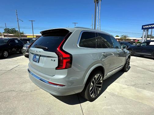 2025 Volvo XC90 B6 Core