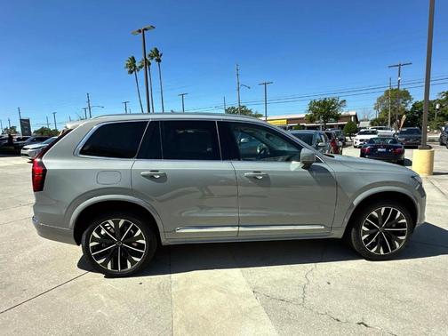 2025 Volvo XC90 B6 Core