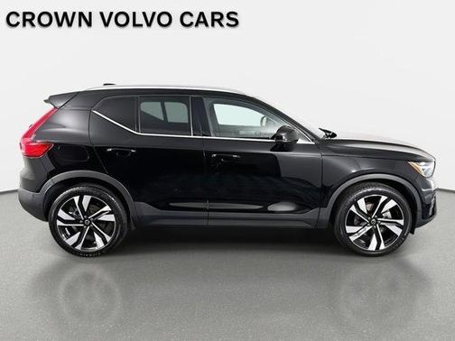 2023 Volvo XC40 B5 Ultimate Bright Theme