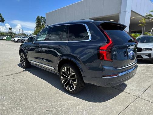2025 Volvo XC90 B5 Plus 7-Seater