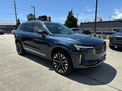2025 Volvo XC90 B5 Plus 7-Seater