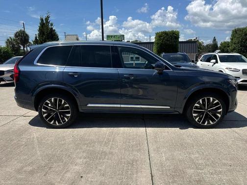 2025 Volvo XC90 B5 Plus 7-Seater