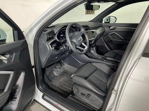 Glacier White 2025 Audi Q3 Premium 45 TFSI S line quattro Tiptronic