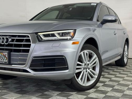 Florett Silver Metallic 2018 Audi Q5 2.0T Premium Plus