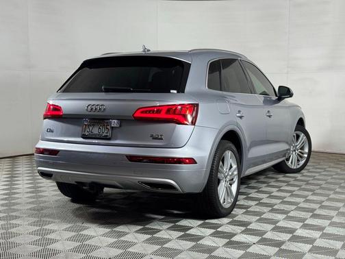 Florett Silver Metallic 2018 Audi Q5 2.0T Premium Plus