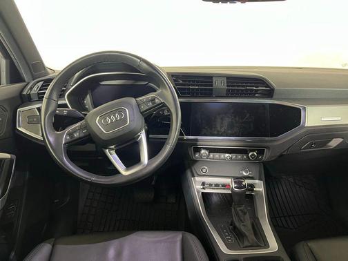 2024 Audi Q3 Premium 45 TFSI S line quattro Tiptronic