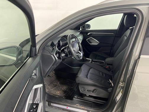 2024 Audi Q3 Premium 45 TFSI S line quattro Tiptronic