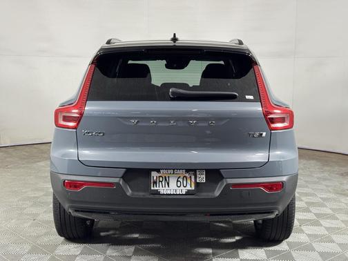 2022 Volvo XC40 T5 R-Design