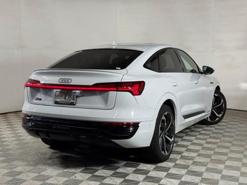 Glacier White Metallic 2024 Audi Q8 e-tron Prestige