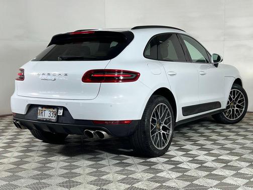 Carrara White Metallic 2018 Porsche Macan Macan