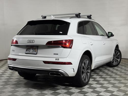 Ibis White 2023 Audi Q5 45 S line Premium Plus
