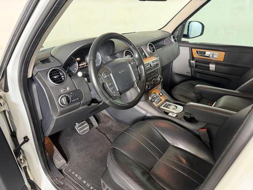 Yulong White Metallic 2016 Land Rover LR4 Base