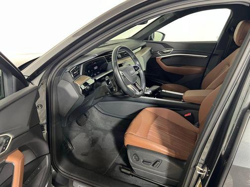 2024 Audi Q8 e-tron Premium Plus