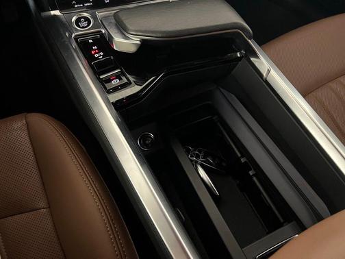 2024 Audi Q8 e-tron Premium Plus