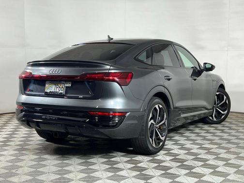 2024 Audi Q8 e-tron Premium Plus