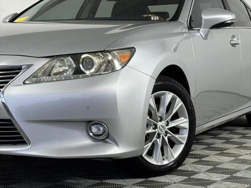 2014 Lexus ES 300h Base
