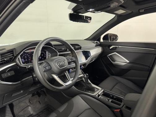 2025 Audi Q3 Premium 45 TFSI S line quattro Tiptronic