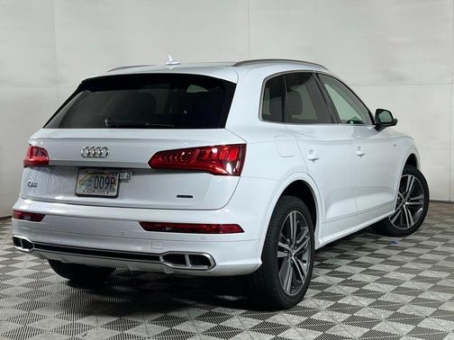 Glacier White 2020 Audi Q5 Premium Plus 55 TFSI e quattro S tronic