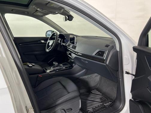 Glacier White 2020 Audi Q5 Premium Plus 55 TFSI e quattro S tronic