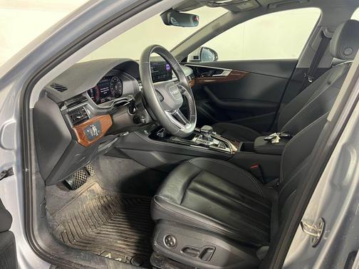 Florett Silver Metallic 2023 Audi A4 40 Premium Plus