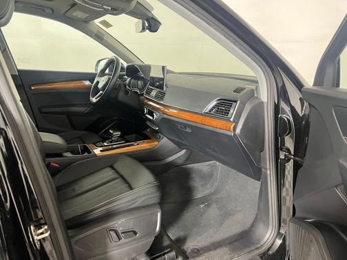 Mythos Black Metallic 2023 Audi Q5 45 S line Premium Plus