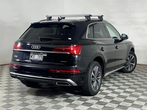 Mythos Black Metallic 2023 Audi Q5 45 S line Premium Plus