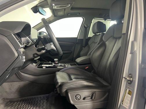 2022 Audi Q5 45 S line Prestige