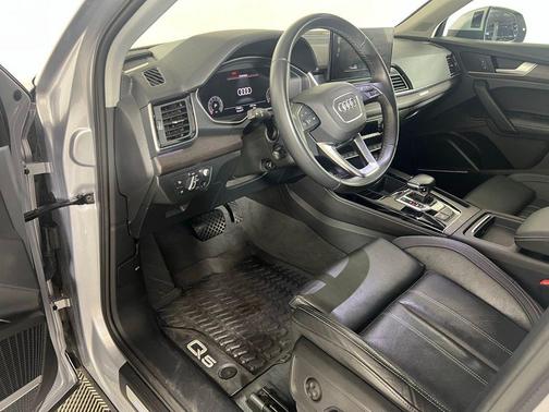 2022 Audi Q5 45 S line Prestige