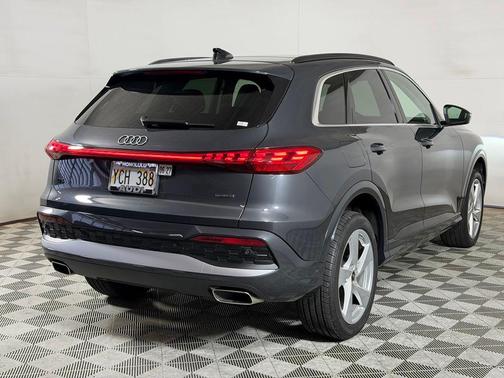 Tambora Gray Metallic 2025 Audi Q5 2.0T Premium Plus