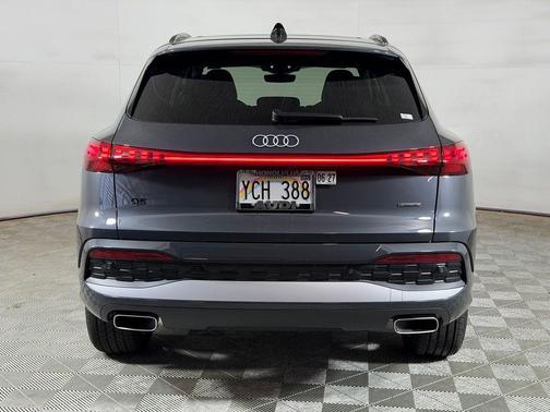 Tambora Gray Metallic 2025 Audi Q5 2.0T Premium Plus