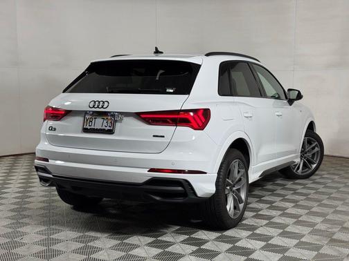 2025 Audi Q3 Premium 45 TFSI S line quattro Tiptronic