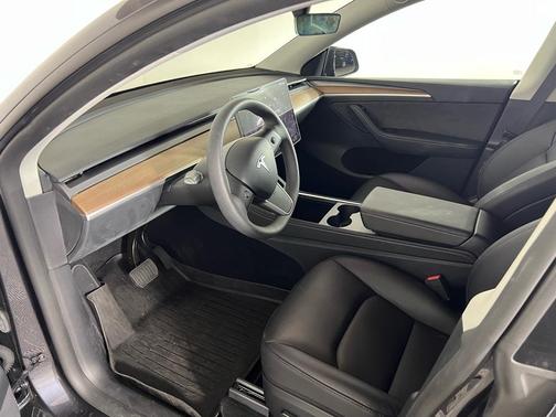 2024 Tesla Model Y Long Range Dual Motor All-Wheel Drive