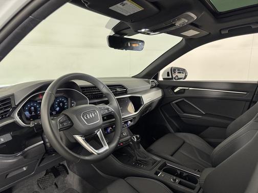 2025 Audi Q3 Premium 45 TFSI S line quattro Tiptronic