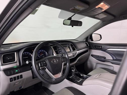 2015 Toyota Highlander LE
