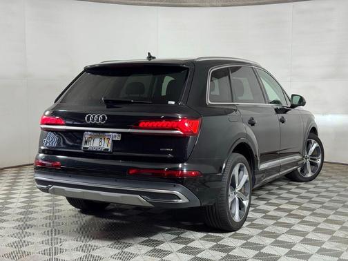 Mythos Black Metallic 2022 Audi Q7 55 Premium Plus