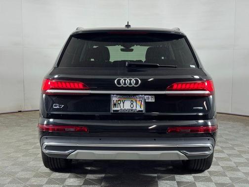 Mythos Black Metallic 2022 Audi Q7 55 Premium Plus