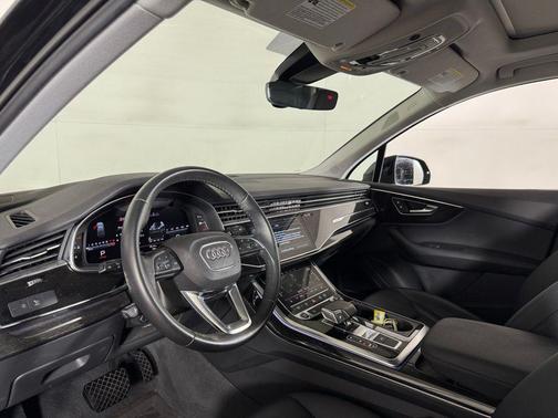 Mythos Black Metallic 2022 Audi Q7 55 Premium Plus