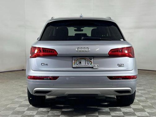 Florett Silver Metallic 2018 Audi Q5 2.0T Tech Premium