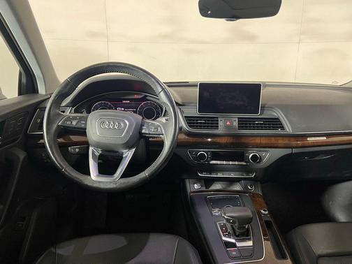 Florett Silver Metallic 2018 Audi Q5 2.0T Tech Premium