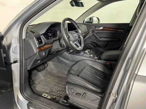Florett Silver Metallic 2018 Audi Q5 2.0T Tech Premium